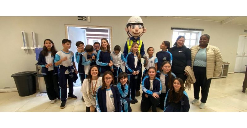 Projeto Costa Butiá conclui mais um curso atividades com estudantes da rede municipal em evento no Porto de Imbituba
