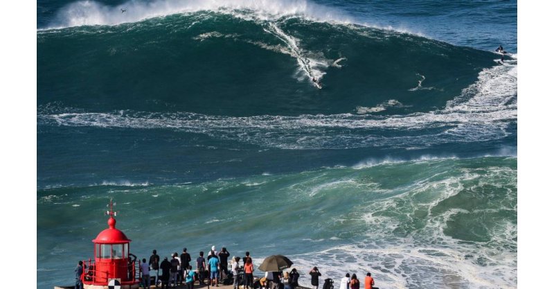 Garopaba/ A cerimônia reconhecerá/surfistas catarinenses/enfrentaram/ondas gigantes/Nazaré(Portugal) temp/ 2024/2025/neste sábado
