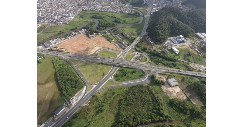  Brusque e Balneário Camboriú  / Trânsito em viaduto de R$ 60 milhões é liberado em megaobra do Litoral de SC