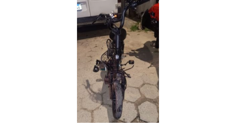  Garopaba /  Condutor de moto elétrica morre em colisão frontal na SC-434