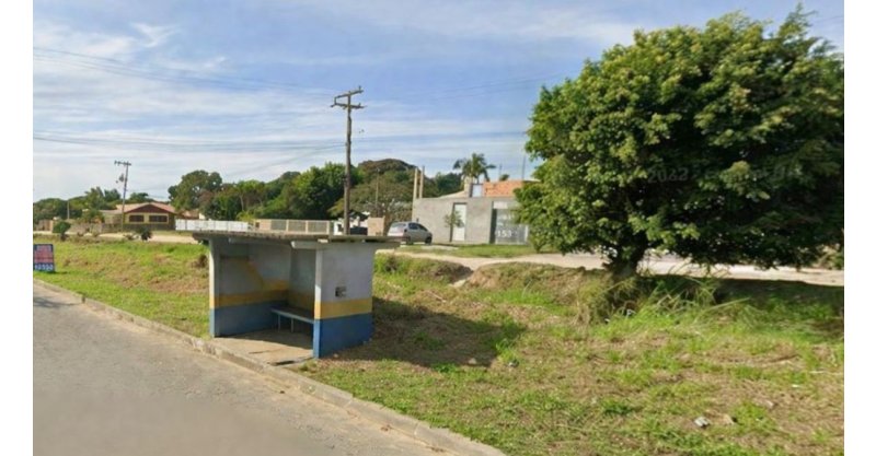  Imbituba / Criminoso aborda casal em ponto de ônibus e rouba celulares de adolescentes na cidade