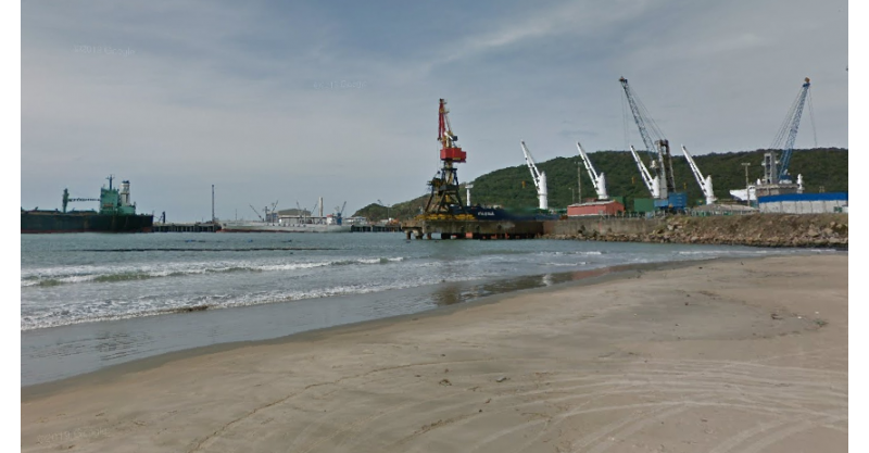  Imbituba /  Homem é encontrado morto, amarrado em embarcação em praia do município