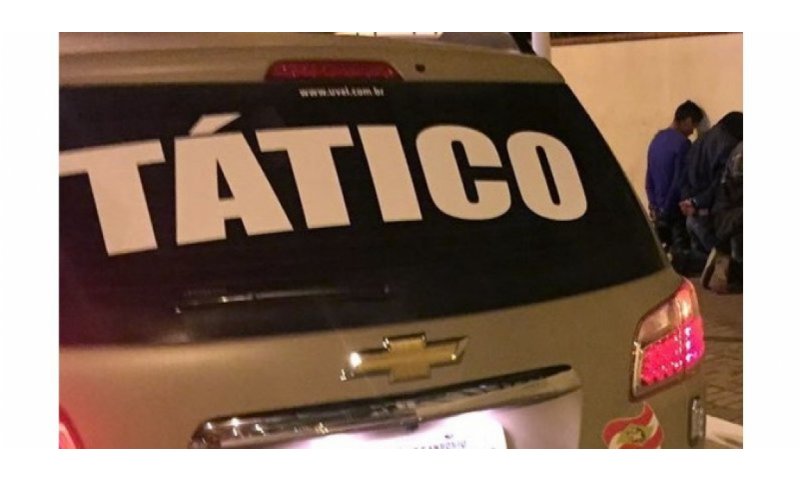  Imbituba / homem é preso ao ser flagrado pela PM, em casa, com 310g de cocaína / revólver e materiais para o tráfico