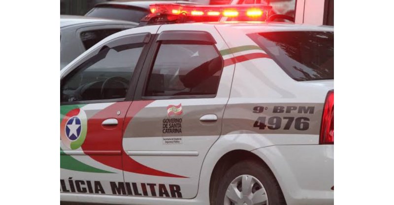  Imbituba / Imaruí /Após perseguição policial, casal é preso transportando drogas/ homem ainda tentou esconder 22 gramas/cocaína em prótese