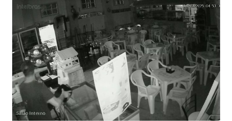  Imbituba / ladrão invade restaurante na madrugada deste domingo, é trancado pelos donos no local e acaba preso pela PM