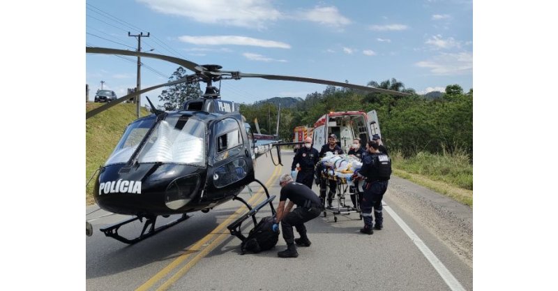  Orleans / Motociclista sofre politrauma grave após sair da pista e cair em barranco