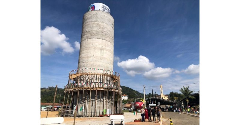  Pedras Grandes / Réplica da Torre de Pisa deve ficar pronta até fim do ano no município