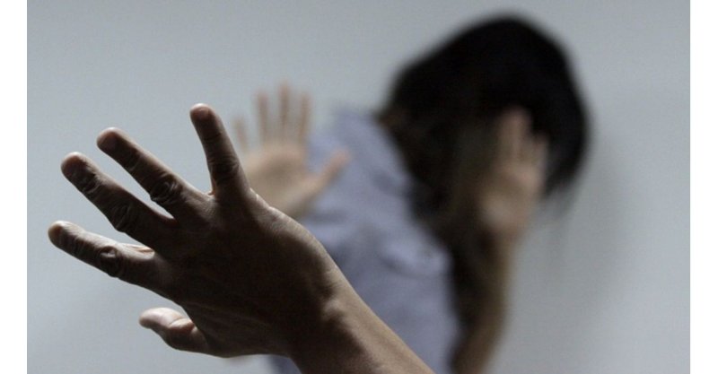 Adolescente de 16 anos relata estupro coletivo e agressões após sair de bar