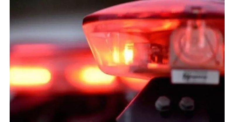 Adolescente e mulher são detidos por tráfico com quase meio quilo de drogas escondidas dentro de casa