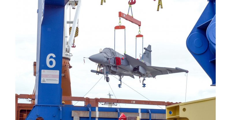 Aeroporto de Navegantes recebe novo caça F-39 Gripen e reforça papel estratégico no país
