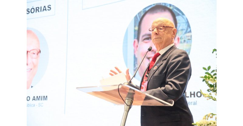 Amin afirma que Constituição está maltratada pelo STF