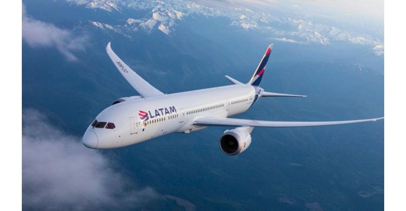 Avião da Latam que viria ao Brasil colide com aeronave argentina em pista no Chile