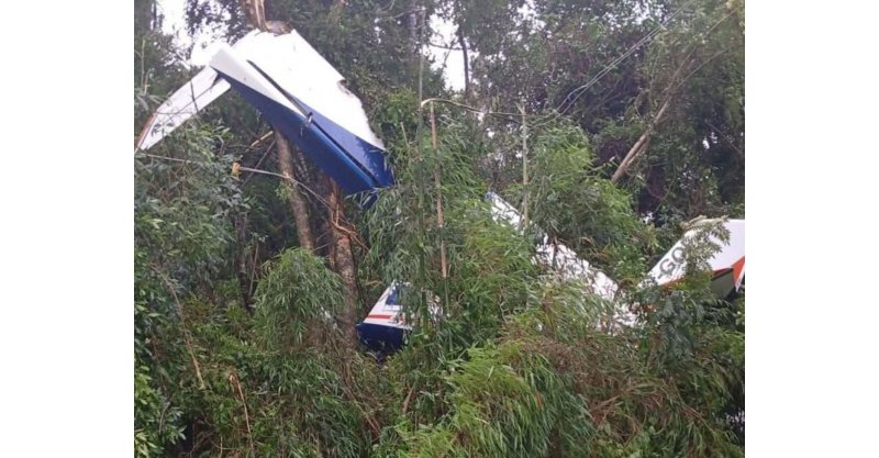 Avião que partiu de SC cai no Paraná e piloto morre