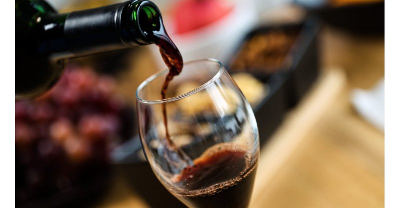 Bebidas adulteradas com metanol: como evitar e por que a Wine é sua escolha mais segura
