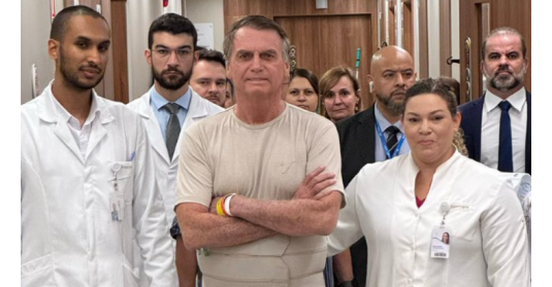 Bolsonaro tem alta três semanas após cirurgia para desobstruir intestino