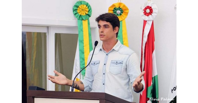 ‘Brasília ‘tá’ um caos’, relata prefeito eleito de Laguna após explosões de bombas na praça dos Três Poderes