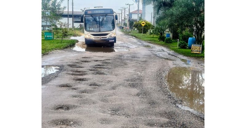Buracos dificultam acesso a Itapirubá e geram reclamações