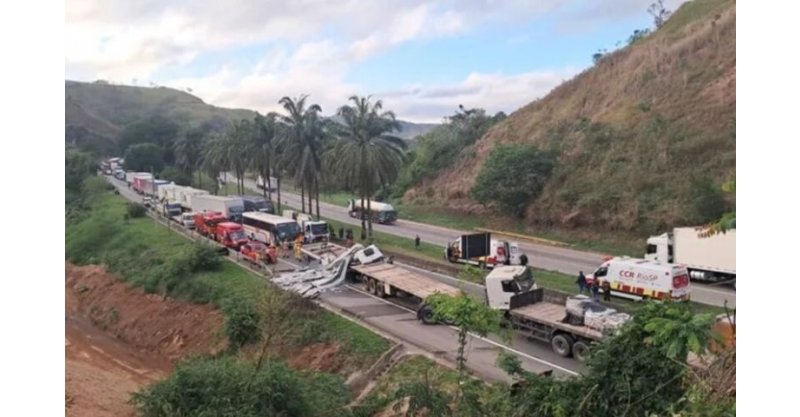 Caminhoneiro de Laguna morre em acidente grave na Serra das Araras (RJ)