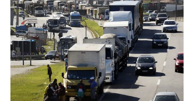 Caminhoneiros planejam parar o Brasil nesta semana; veja o que pode causar a greve