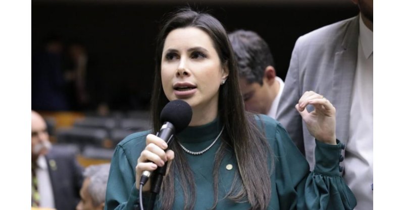 Carol De Toni propõe CPI dos Correios para investigar má gestão e prejuízos bilionários
