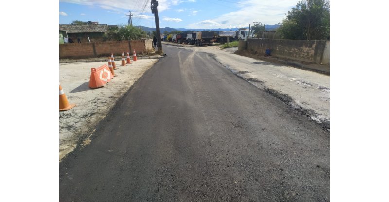 CIM-Amurel concluiu nesta quinta (25) a pavimentação da primeira rua de um pacote de quatro vias, em Imbituba