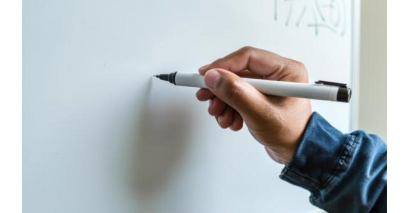 Câmara aprova novo cálculo do piso salarial dos professores; mínimo sobe para R$ 5,1 mil
