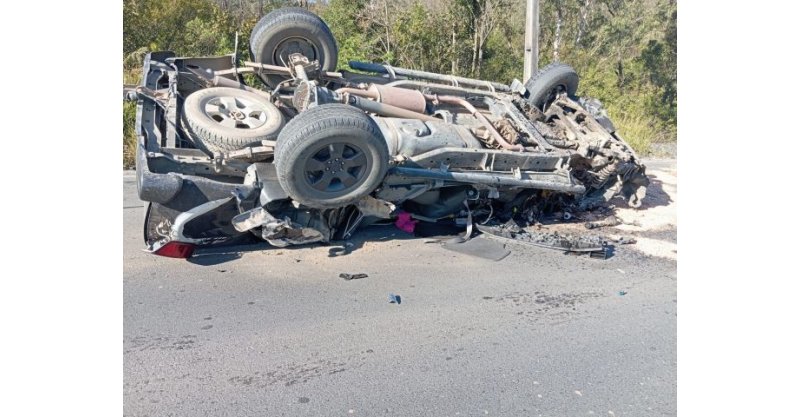 Colisão entre três veículos deixa homem preso nas ferragens na SC-390