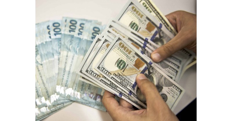 Dólar fecha em R$ 5,91, com impacto do ‘tarifaço’ e temores de guerra comercial; Ibovespa cai
