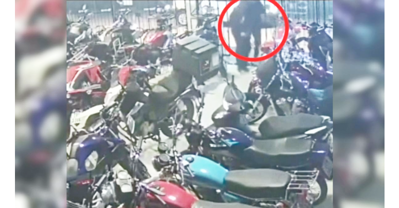 Dupla invade revenda de veículos durante a madrugada e furta motocicleta