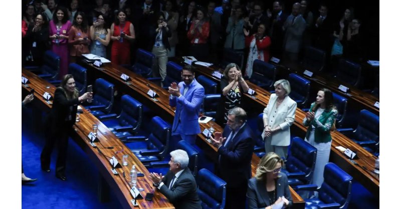 Efeito Felca: projeto contra adultização na internet é aprovado no Senado