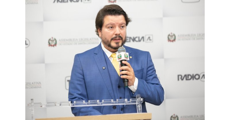 Em Florianópolis, Deputado de SC apresenta projeto que garante spray de pimenta gratuito para mulheres com medida protetiva
