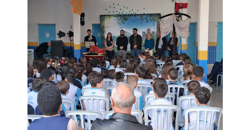 E.M. Hermínia de Souza Marques recebe Prêmio Lume 2026 de melhor escola da região Sul