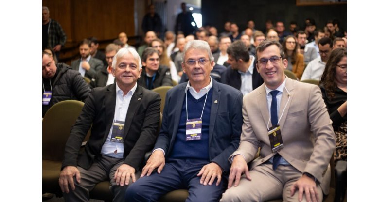 Engenheiro imbitubense é homenageado/CINASE/maior encontro/setor elétrico/que premiou destaques nacionais/inovação/tecnologia/energia