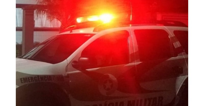 Escondido em residência de Imbituba, foragido por homicídio é abordado pela PM, tenta fugir pelos fundos, mas é capturado
