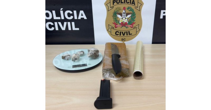 Estagiária da Justiça Federal e cúmplices são alvos de operação contra tráfico em SC