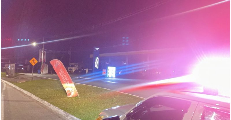 Explosão em posto de combustíveis mobiliza os bombeiros e provoca fechamento de rodovia em Florianópolis