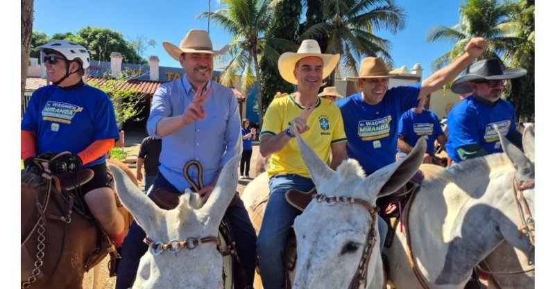 ‘Exército’ sertanejo com Gusttavo Lima, Marrone e Felipe Araújo declara apoio a Flávio Bolsonaro em encontro em Goiás