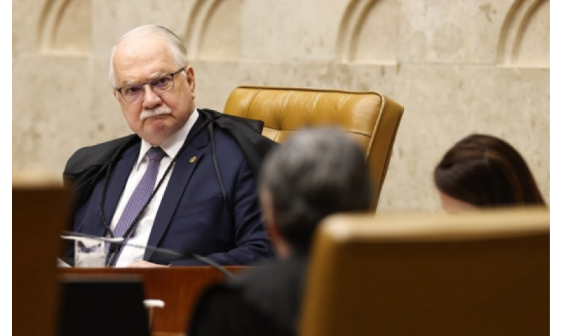 Fachin cancela sessão do STF em decisão incomum após disputa de decisões entre Dino e Mendonça sobre chefia da PF