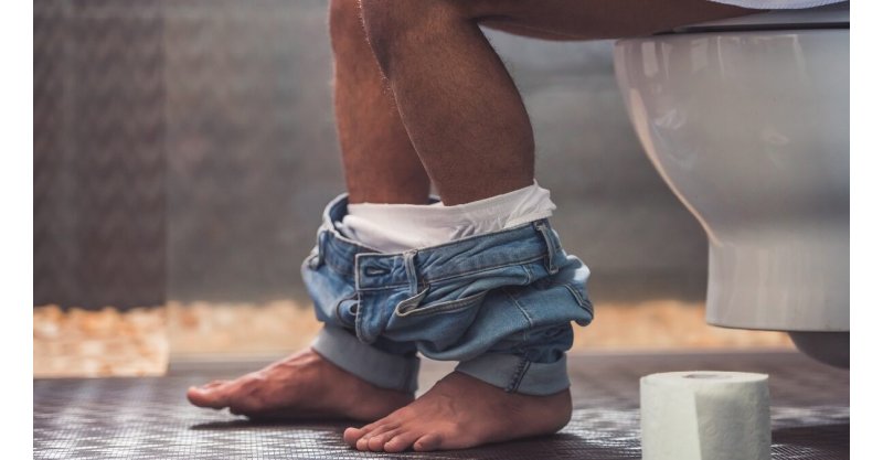 Fazer xixi sentado é melhor para os homens?