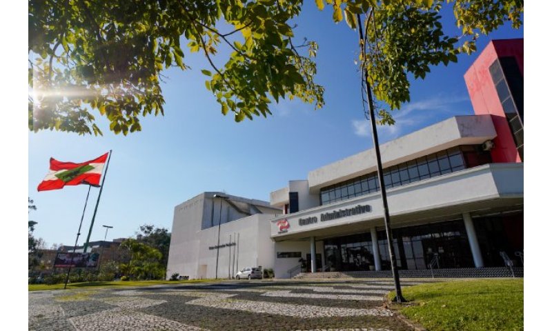 FLORIANÓPOLIS / Centro Administrativo do governo do Estado ganha uma cerca de proteção