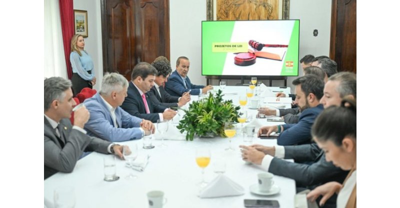 Governo de SC apresenta pacote tributário com mudanças no IPVA e novos incentivos fiscais