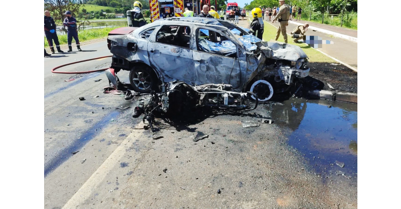 Grave acidente entre carro e motocicleta deixa dois homens mortos na BR-285
