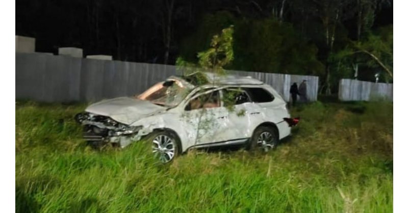 Homem de 63 anos morre após SUV capotar durante a noite em SC