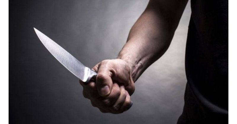 Homem é ferido com golpes de faca e suspeito se entrega à polícia