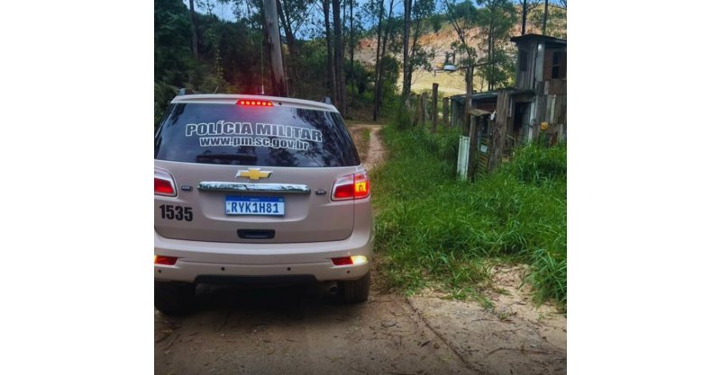Homem é preso por tráfico de drogas na Praia do Rosa durante ação da Polícia Militar