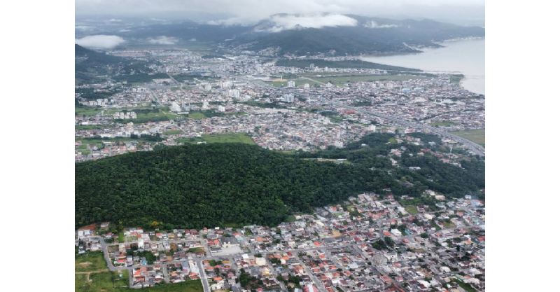 Iluminação pública em Biguaçu tem licitação suspensa por suspeita de superfaturamento milionário