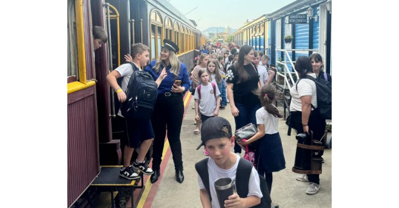 IMBITUBA / Alunos vivem experiência única em passeio de trem