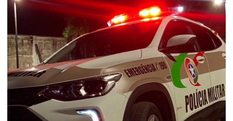 IMBITUBA: Casal é flagrado furtando TV em mercado atacadista e foge antes da chegada da polícia
