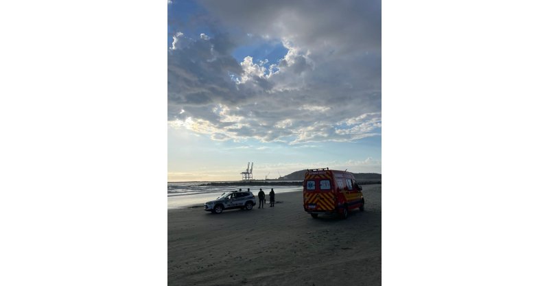 Imbituba / Corpo de homem é encontrado /próximo molhe da Praia do Porto; polícia investiga as causas da morte