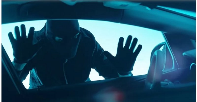 IMBITUBA / FURTO RELÂMPAGO / Homem tem celular roubado em estacionamento de supermercado